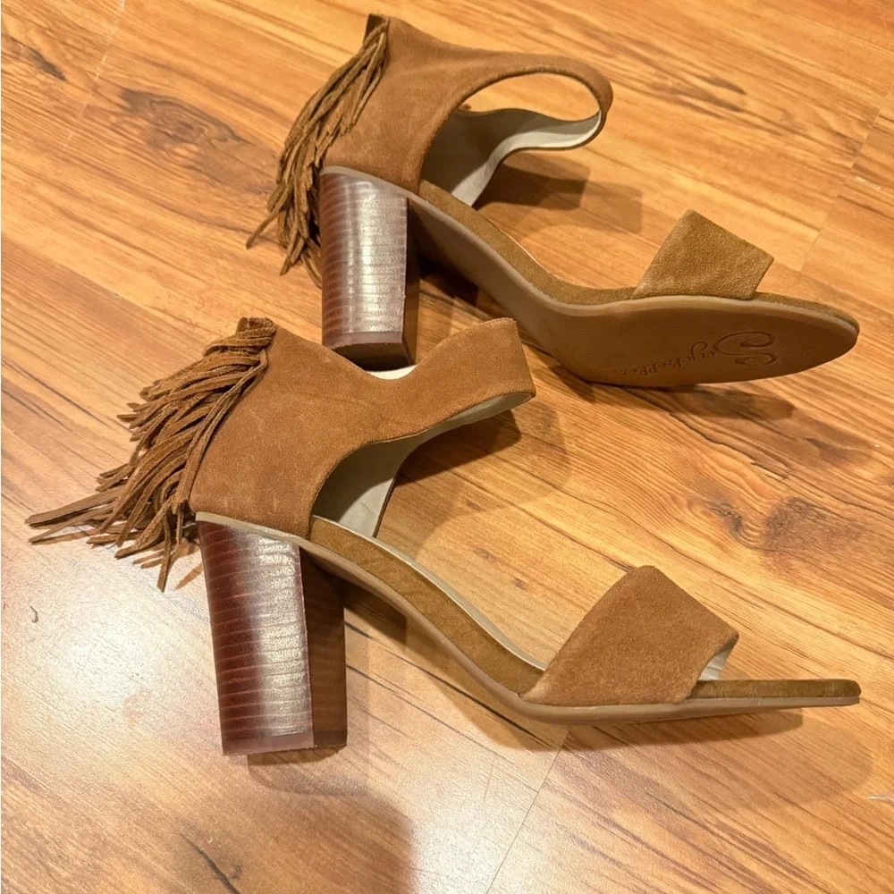 Seychelles Brown Heeled Shoes with Classic Design